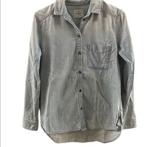 American Eagle ~ light denim wash button down shirt ~ size Small